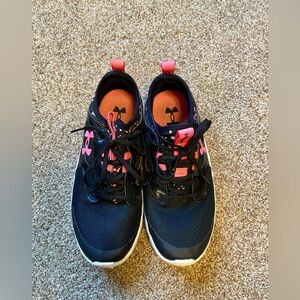 Big Girls Size 4.5 Under Armour Running Shoes